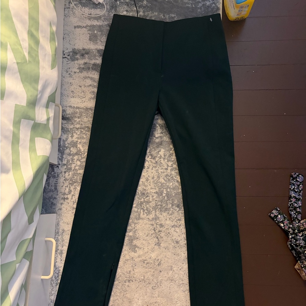 Ann Taylor Women’s olive green Dress Pants size 4 petite can zipper up pant leg